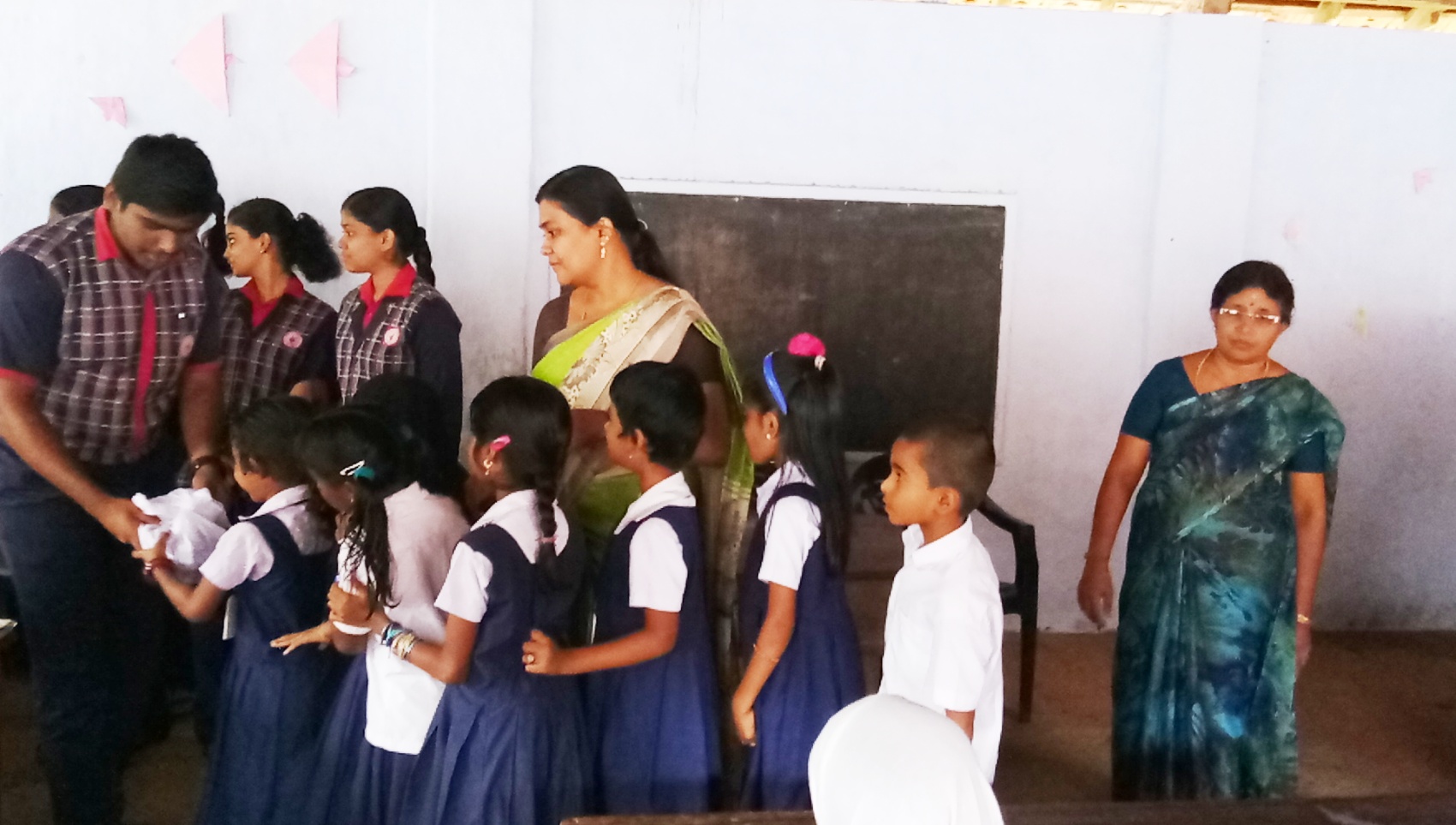 Books Donation to Pudiyankam School 2018